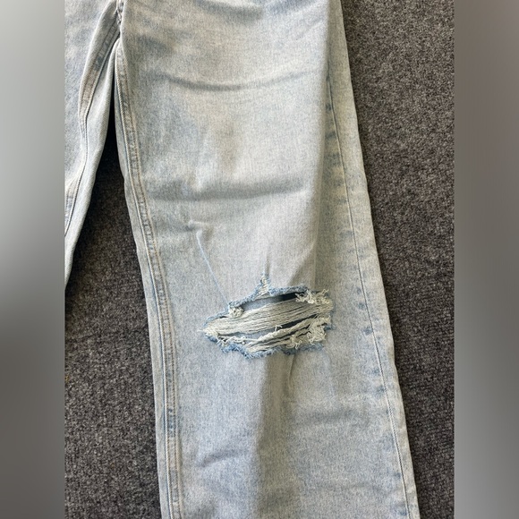Old navy mid rise wide leg distressed light wash jeans size 12 - Picture 3 of 6